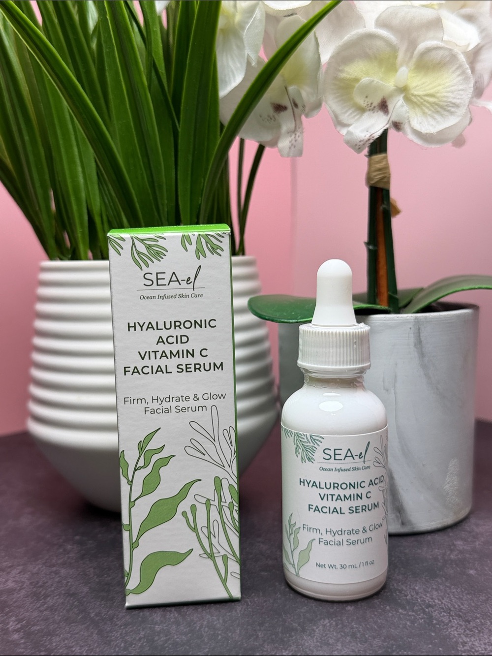 Hyaluronic Acid & Vitamin C Facial Serum — White